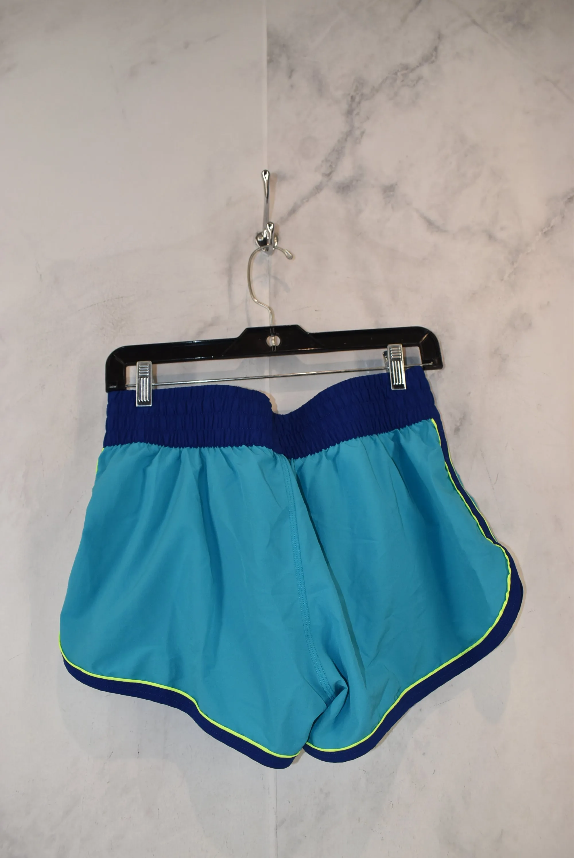 Athletic Shorts By Under Armour  Size: M