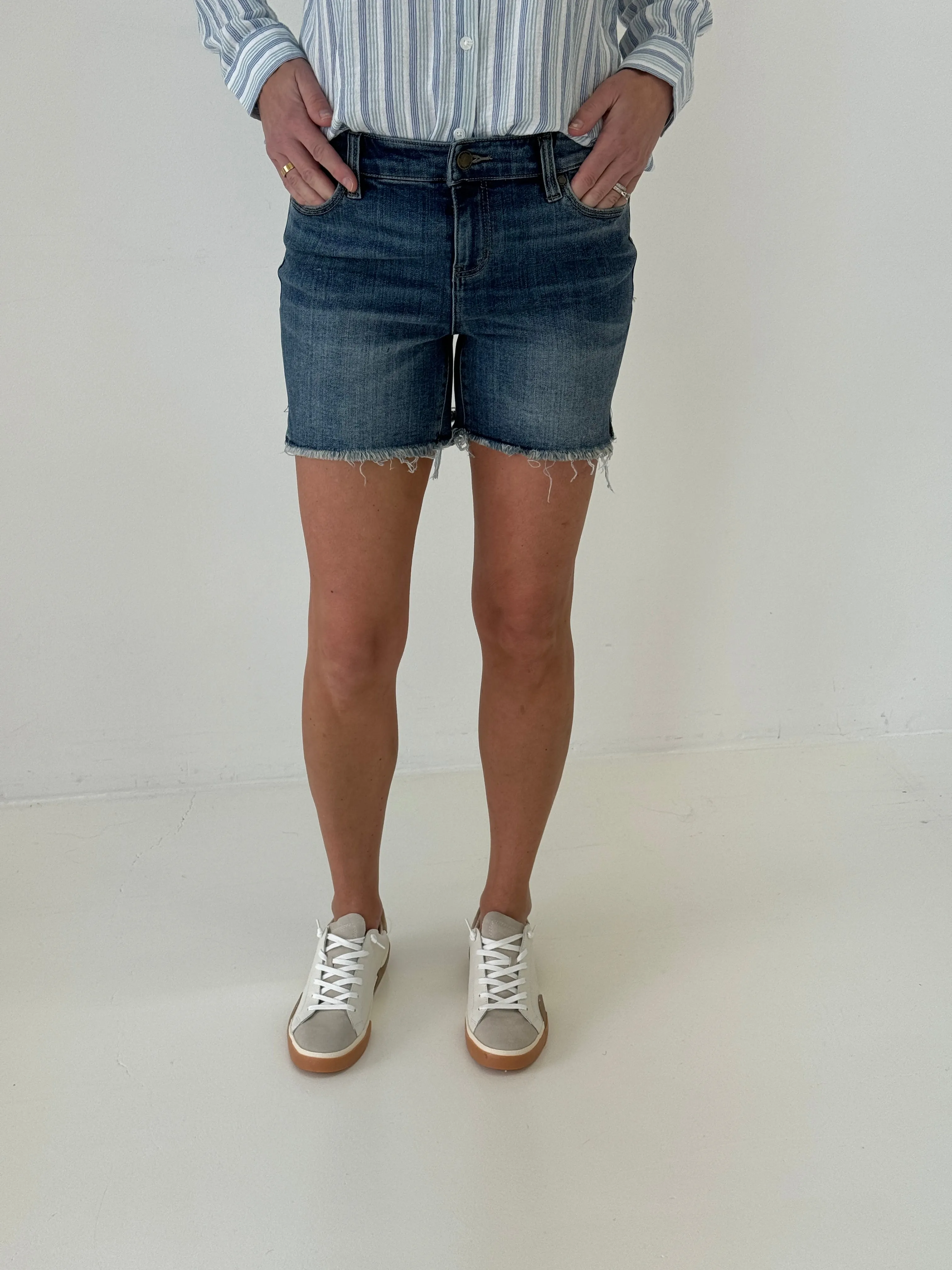 Liverpool Vickie Fray Hem Short in Harpswell Wash