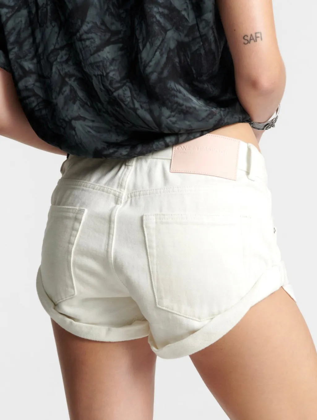 One Teaspoon - Soft White Bandits Low Waist Denim Short - Soft White