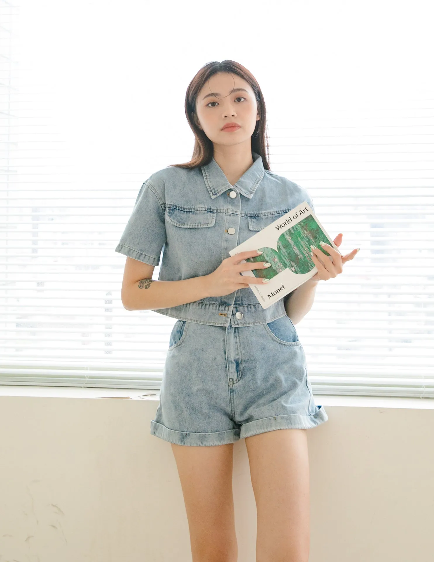 Tobi Denim Shorts in Light Wash